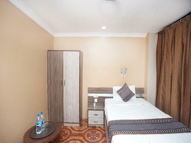 Oyo 343 Pop Life Hotel Banke Exterior photo
